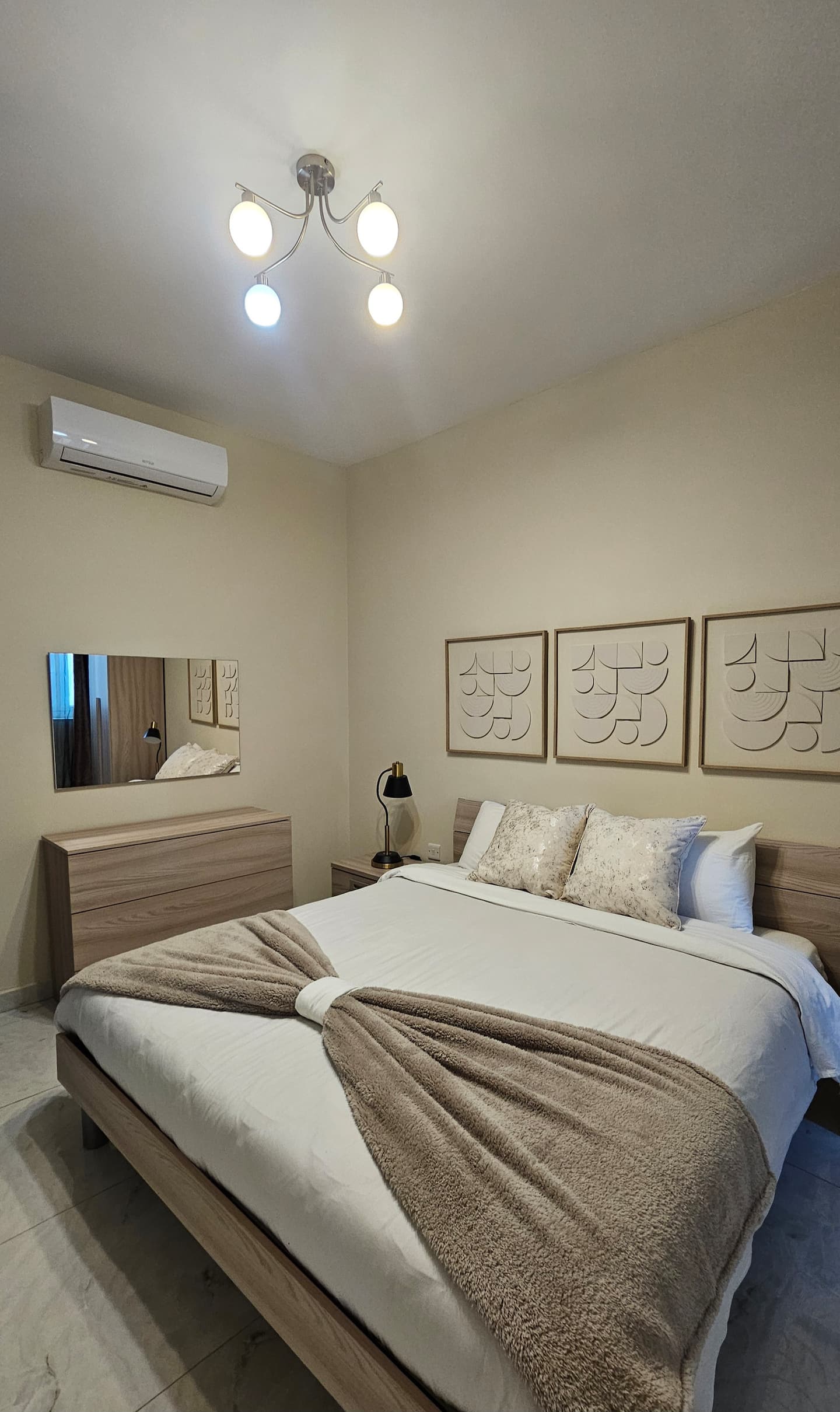 Penthouse king-size bedroom