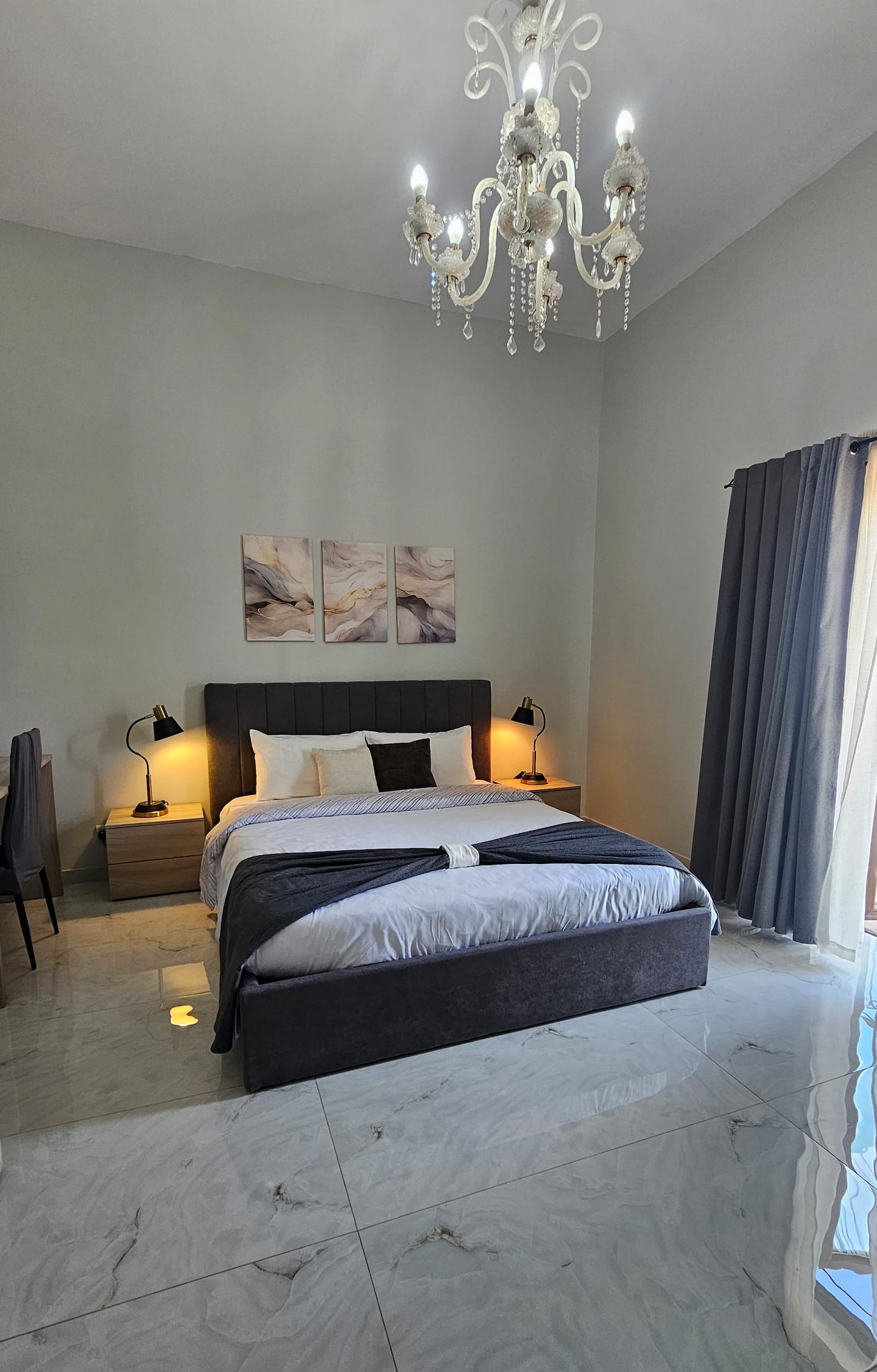 Queen bedroom in the harbour view apartment